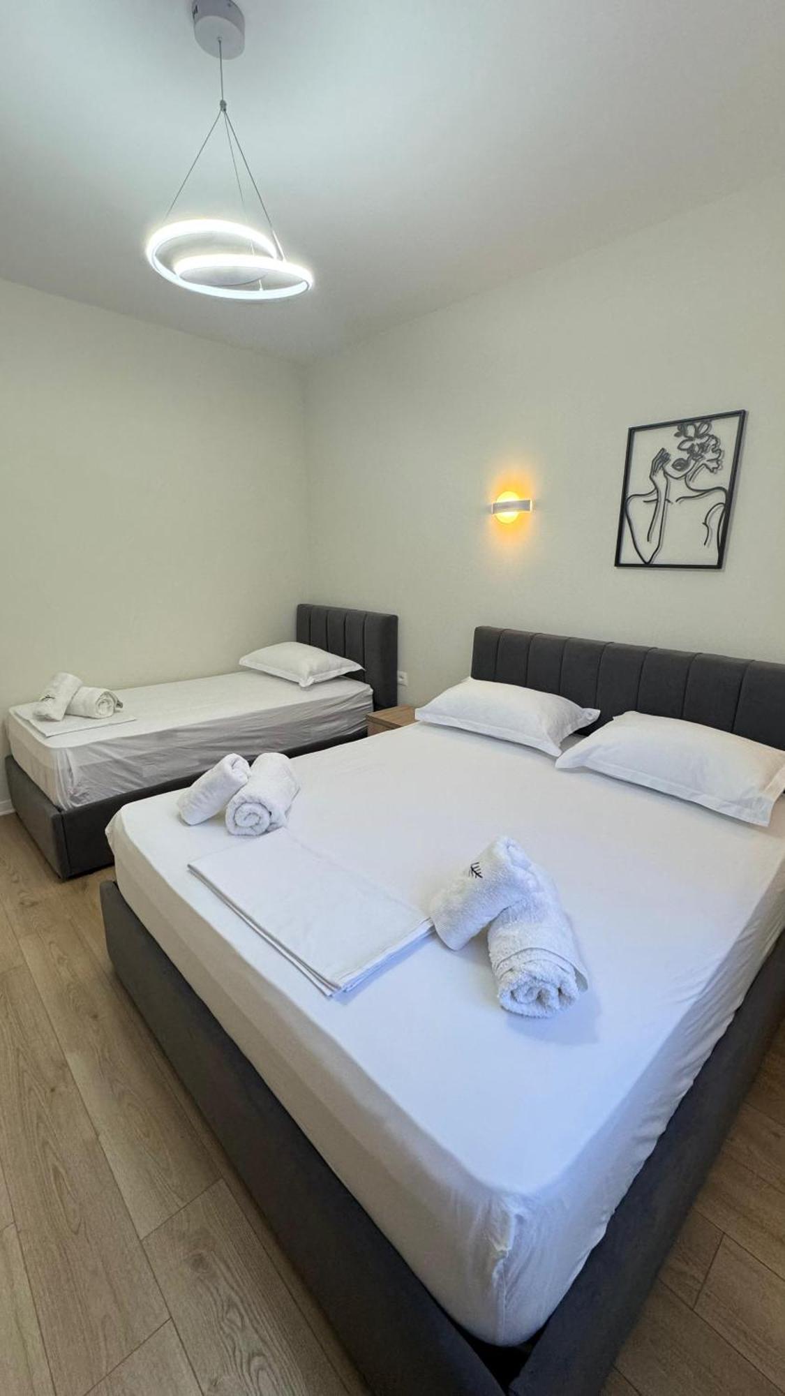 Charming Comfort Apartment Tirana Exterior foto